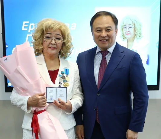 Любимый учитель, наставник и советник: награждение медалью «Ерен еңбегі үшін» Любимый учитель, наставник и советник: награждение медалью «Ерен еңбегі үшін»