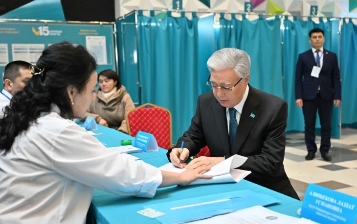 Президент Қасым-Жомарт Тоқаев республикалық референдумда дауыс берді Президент Қасым-Жомарт Тоқаев республикалық референдумда дауыс берді