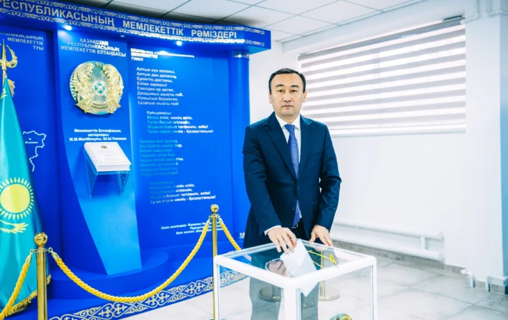 Ұлытау облысының әкімі Есет Байкен сайлауда дауыс берді Ұлытау облысының әкімі Есет Байкен сайлауда дауыс берді