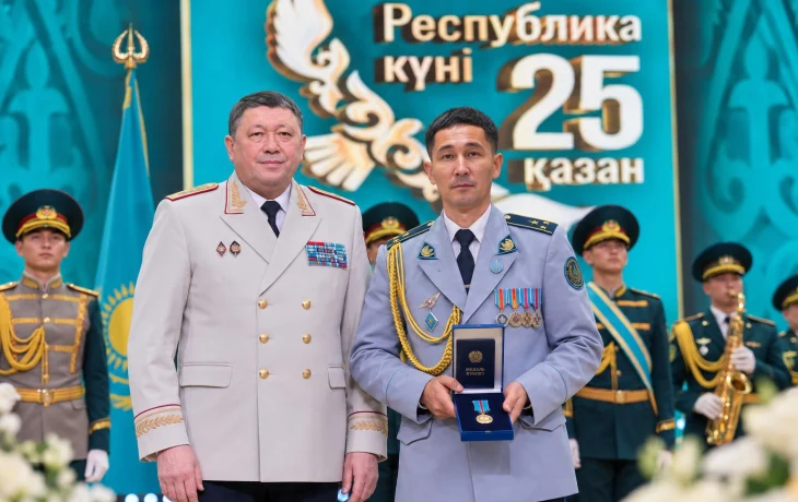 Төрт адамның өмірін сақтап қалған жезқазғандық полицей «Ерлігі үшін» медалімен марапатталды Төрт адамның өмірін сақтап қалған жезқазғандық полицей «Ерлігі үшін» медалімен марапатталды