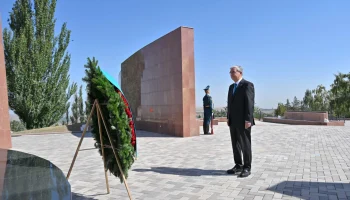 Президент Қасым-Жомарт Тоқаевтың Қырғыз Республикасына ресми сапары «Ата бейіт» ұлттық тарихи-мемориалдық кешеніне зиярат етуден басталды