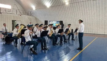 В Жезказгане состоялись праздничный концерт военного оркестра и встреча по профориентации
