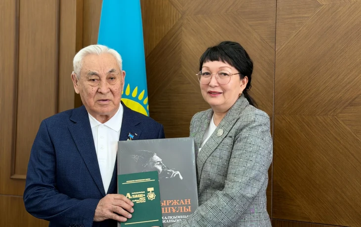 Батырбек Мырзабековке беделді «Алаш» әдеби сыйлығы табыс етілді Батырбек Мырзабековке беделді «Алаш» әдеби сыйлығы табыс етілді